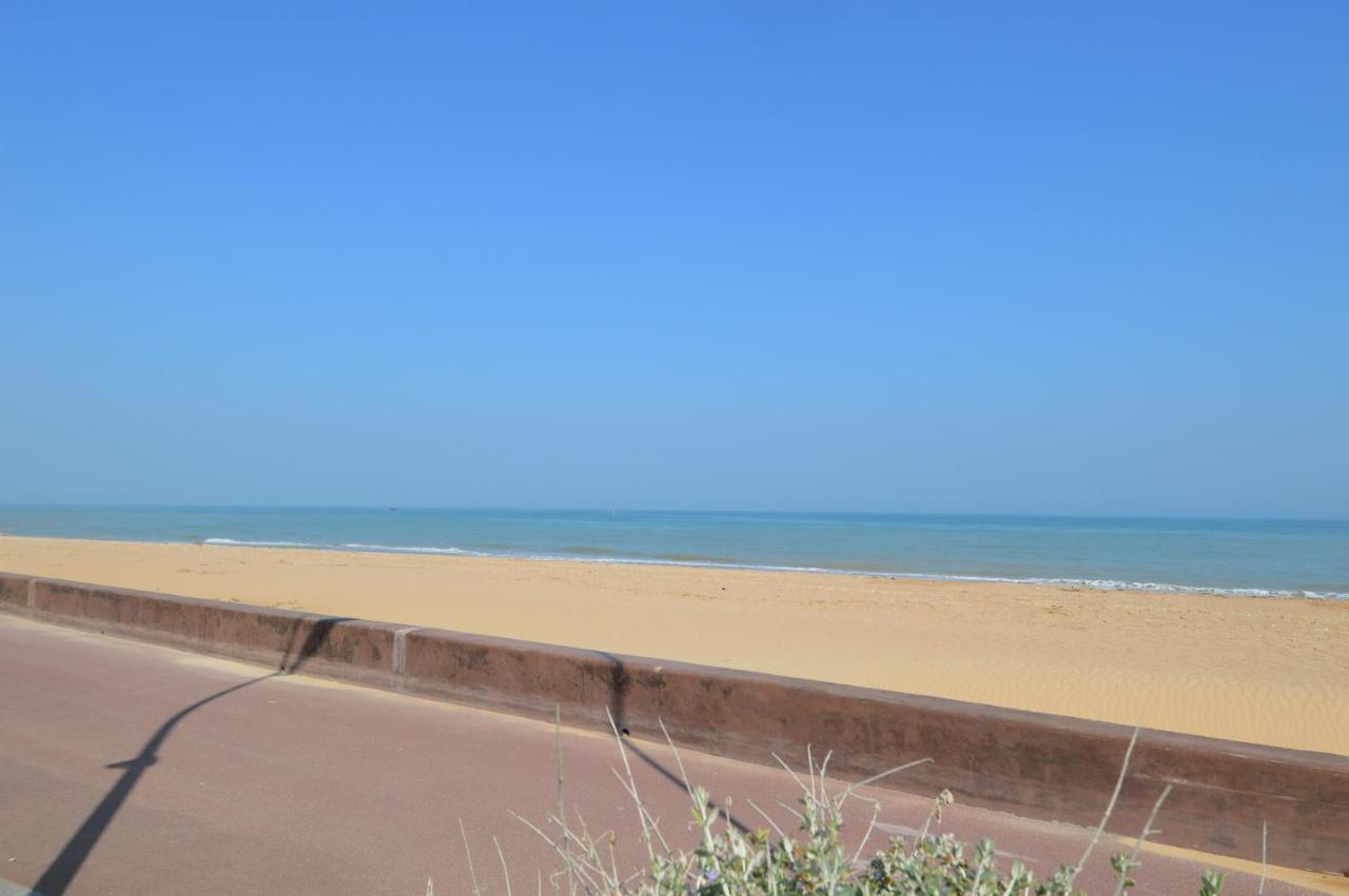Appartement Moderne Avec Terrasse A 500M De La Mer Courseulles-sur-Mer Exteriör bild